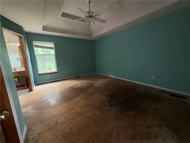 1500 NE Bronze Drive, Lee's Summit, MO 64086