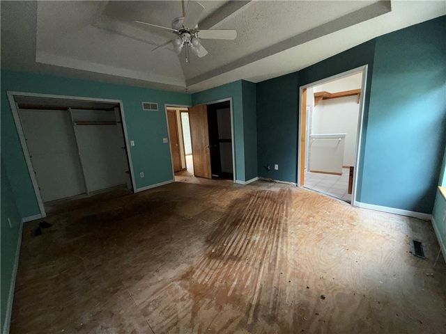 1500 NE Bronze Drive, Lee's Summit, MO 64086