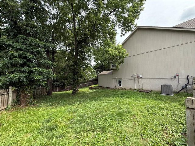 1500 NE Bronze Drive, Lee's Summit, MO 64086