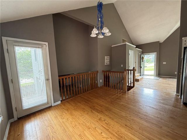 1500 NE Bronze Drive, Lee's Summit, MO 64086