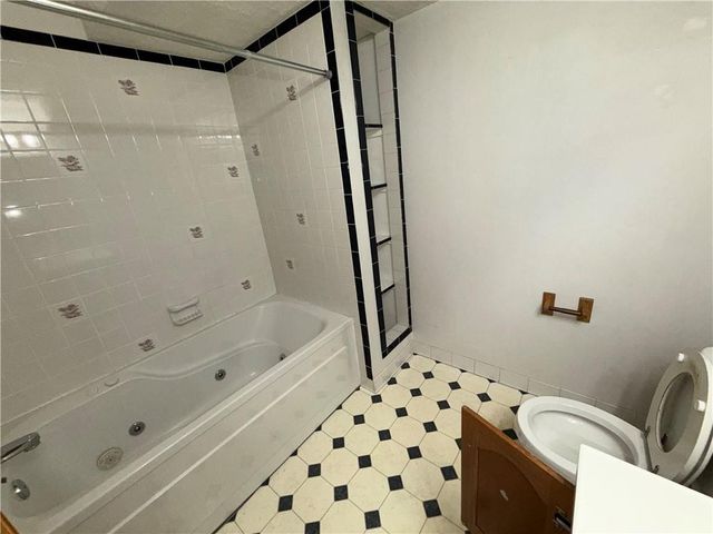 1500 NE Bronze Drive, Lee's Summit, MO 64086