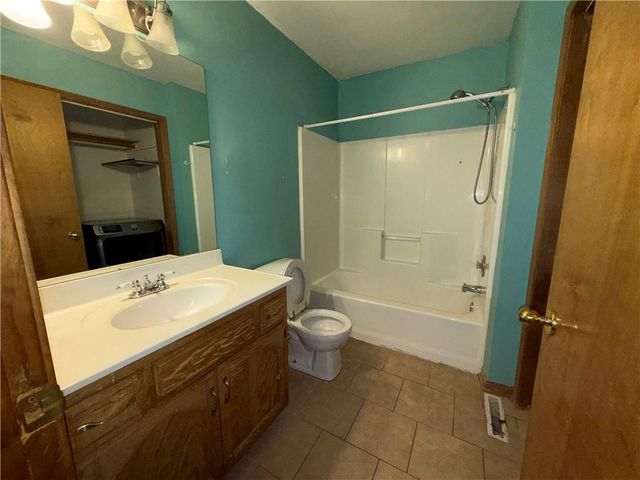 1500 NE Bronze Drive, Lee's Summit, MO 64086