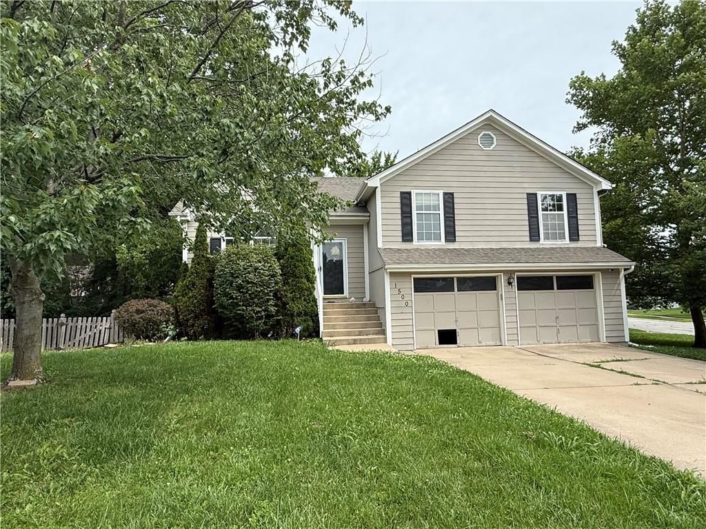 1500 NE Bronze Drive, Lee's Summit, MO 64086
