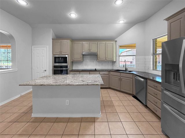10036 Red Bluff Lane, Fort Worth, TX 76177