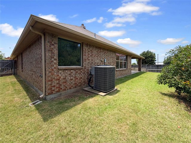 10036 Red Bluff Lane, Fort Worth, TX 76177