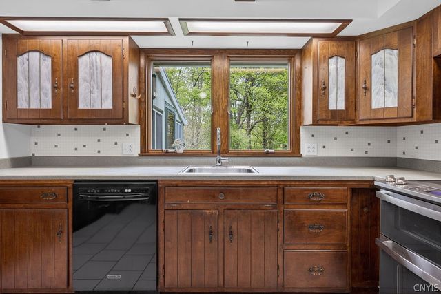 2403 Amidon Drive, Marcellus, NY 13108