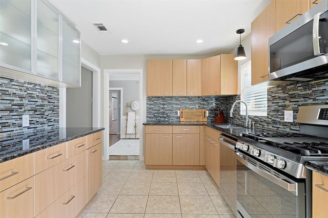 2015 Woodcrest Drive, Houston, TX 77018