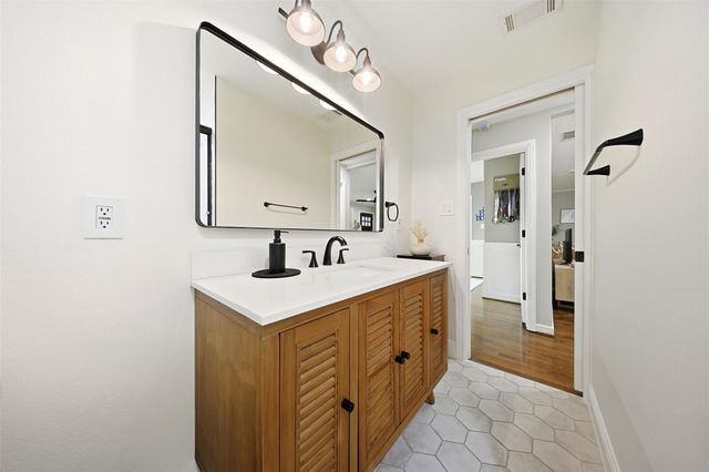 2015 Woodcrest Drive, Houston, TX 77018