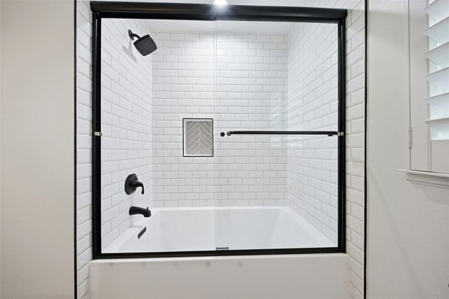 2015 Woodcrest Drive, Houston, TX 77018