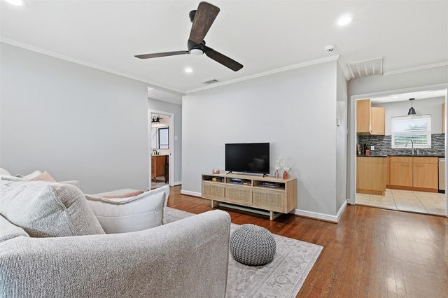 2015 Woodcrest Drive, Houston, TX 77018