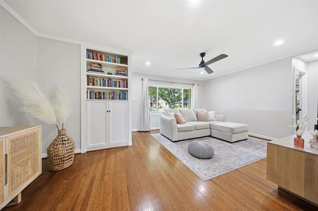 2015 Woodcrest Drive, Houston, TX 77018