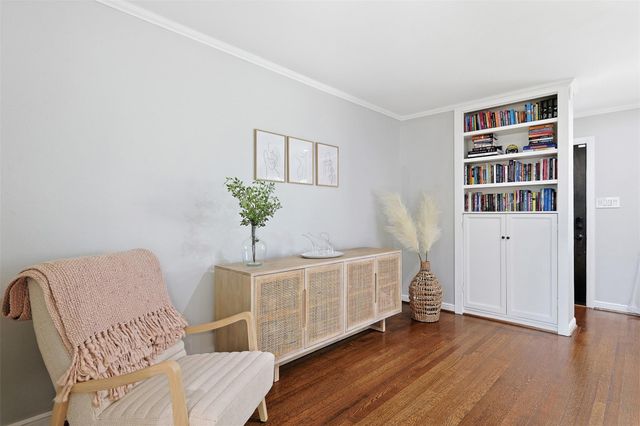 2015 Woodcrest Drive, Houston, TX 77018