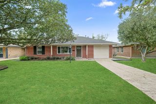 2015 Woodcrest Drive, Houston, TX 77018