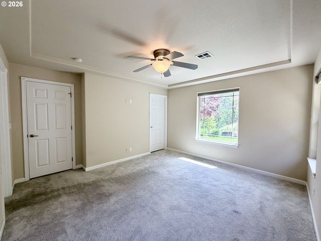 1688 Ne RUBY Ct, Roseburg, OR 97470