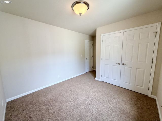 1688 Ne RUBY Ct, Roseburg, OR 97470