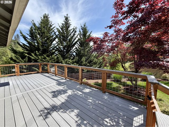 1688 Ne RUBY Ct, Roseburg, OR 97470