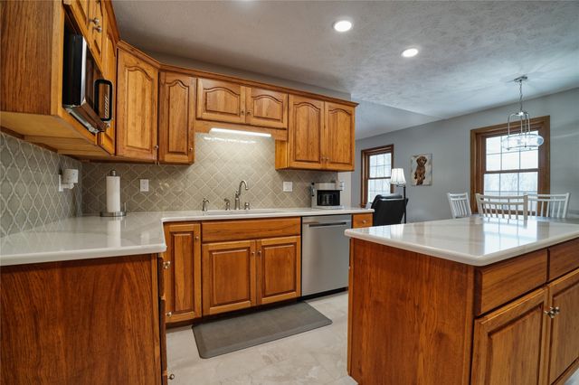 8690 WINDY Lane, North East, PA 16428