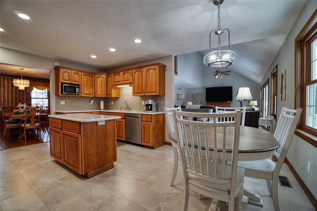 8690 WINDY Lane, North East, PA 16428