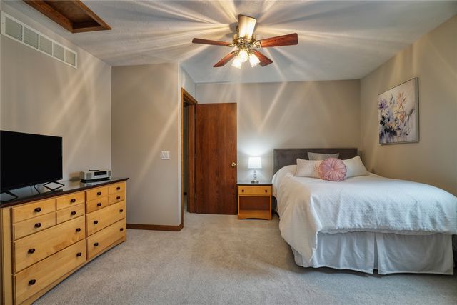 8690 WINDY Lane, North East, PA 16428