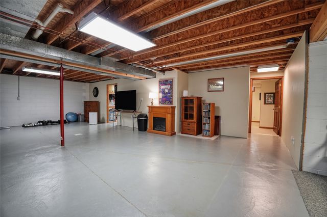 8690 WINDY Lane, North East, PA 16428