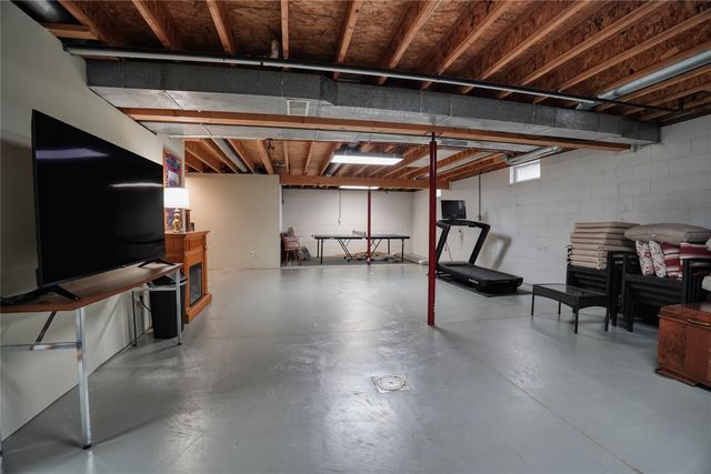 8690 WINDY Lane, North East, PA 16428