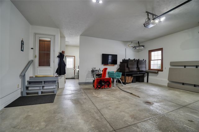 8690 WINDY Lane, North East, PA 16428