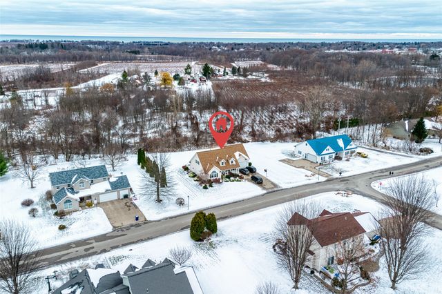 8690 WINDY Lane, North East, PA 16428