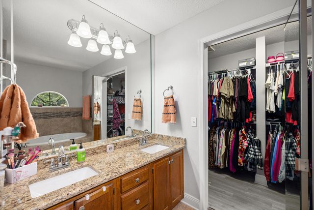 10024 Via Grande, Navarre, FL 32566