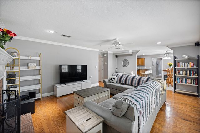 10024 Via Grande, Navarre, FL 32566