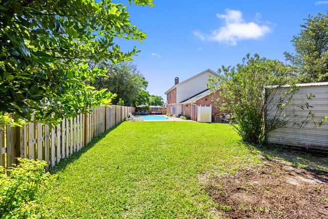 10024 Via Grande, Navarre, FL 32566