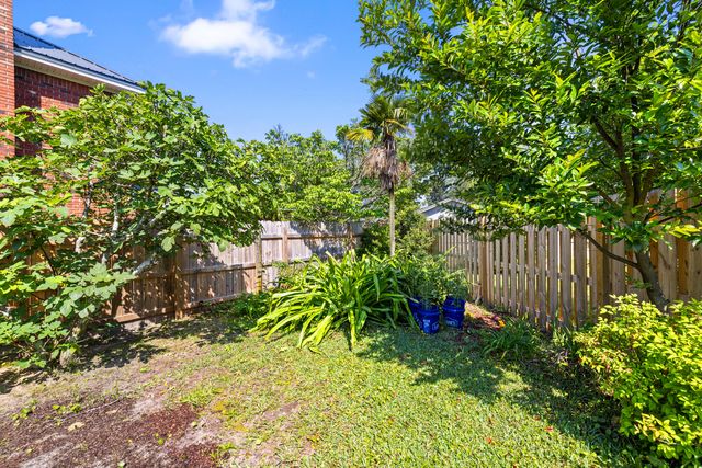 10024 Via Grande, Navarre, FL 32566