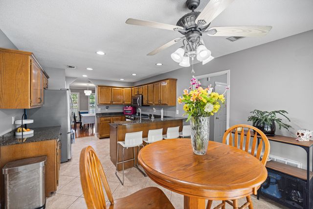10024 Via Grande, Navarre, FL 32566