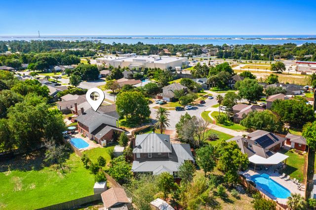 10024 Via Grande, Navarre, FL 32566