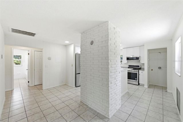 5136 68TH STREET N B, St Petersburg, FL 33709