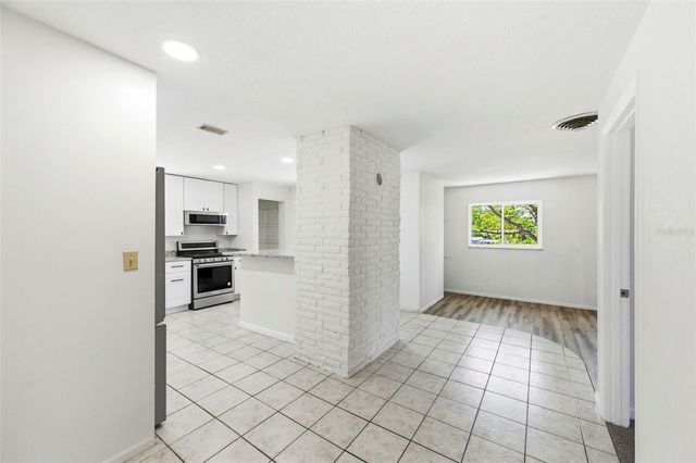 5136 68TH STREET N B, St Petersburg, FL 33709