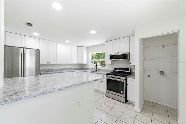 5136 68TH STREET N B, St Petersburg, FL 33709