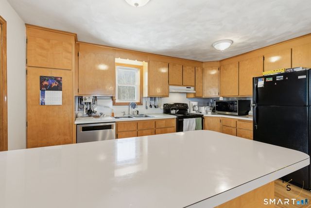 290 Gillette Road, New Hartford, CT 06057