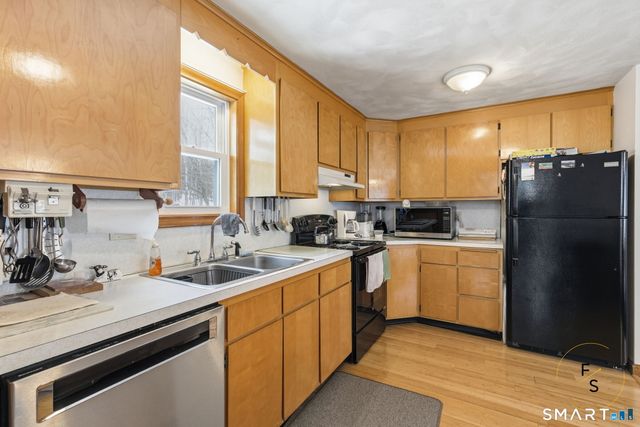 290 Gillette Road, New Hartford, CT 06057