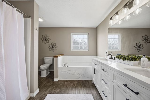 220 16th Ave Court, Hiawatha, IA 52233