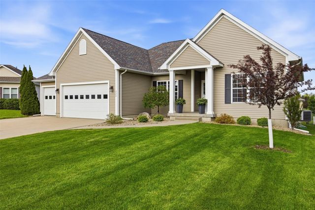 220 16th Ave Court, Hiawatha, IA 52233