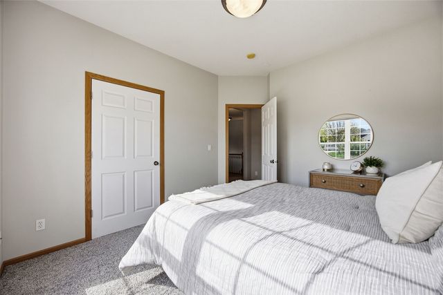 220 16th Ave Court, Hiawatha, IA 52233