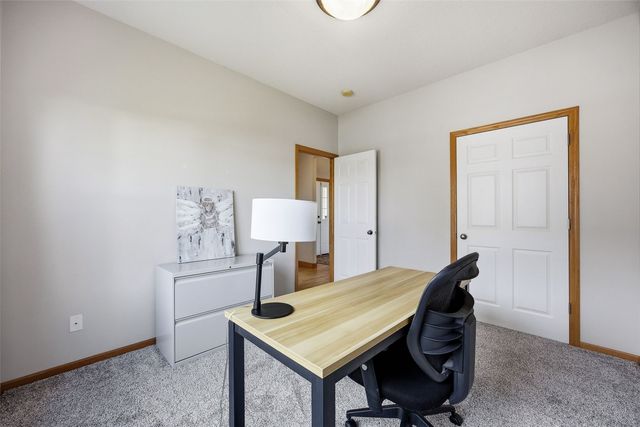 220 16th Ave Court, Hiawatha, IA 52233