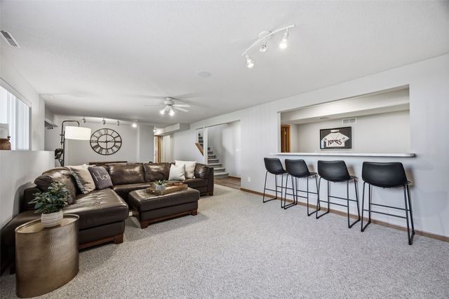 220 16th Ave Court, Hiawatha, IA 52233
