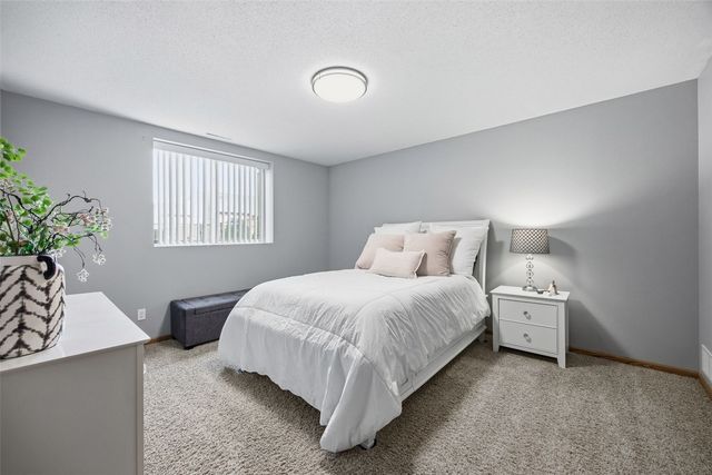 220 16th Ave Court, Hiawatha, IA 52233
