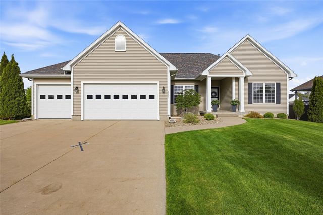 220 16th Ave Court, Hiawatha, IA 52233