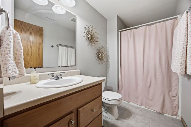 220 16th Ave Court, Hiawatha, IA 52233