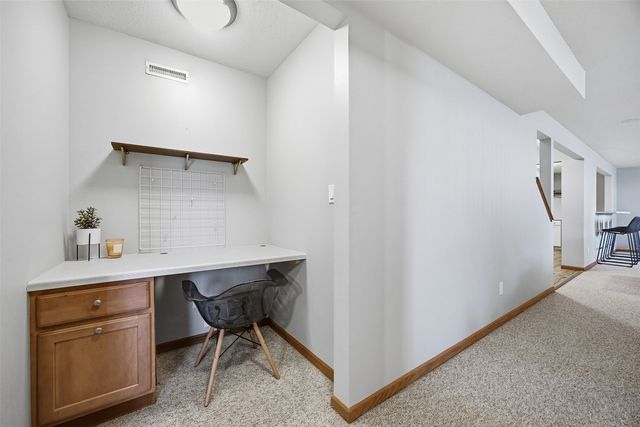 220 16th Ave Court, Hiawatha, IA 52233