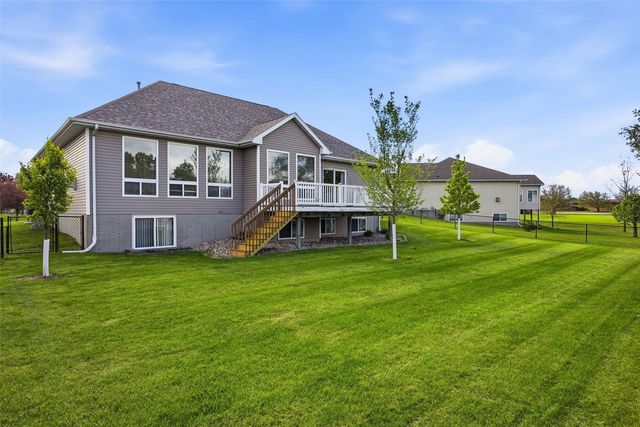 220 16th Ave Court, Hiawatha, IA 52233