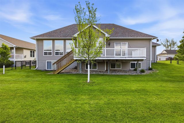 220 16th Ave Court, Hiawatha, IA 52233