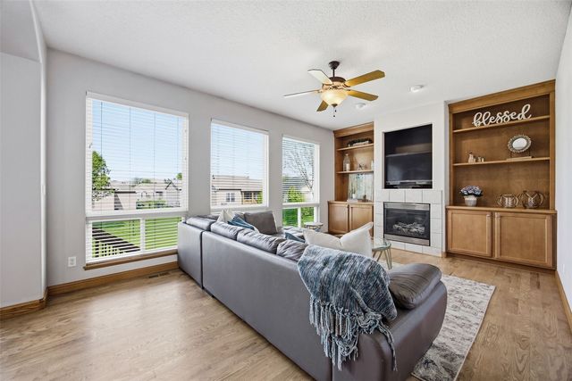 220 16th Ave Court, Hiawatha, IA 52233